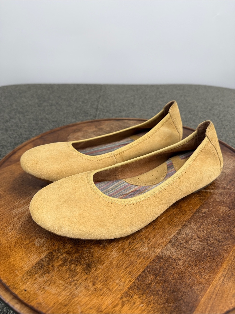 Born Shoes Wm 8.5 Yellow Suede Ballet Flats Slip On Fall Autumn